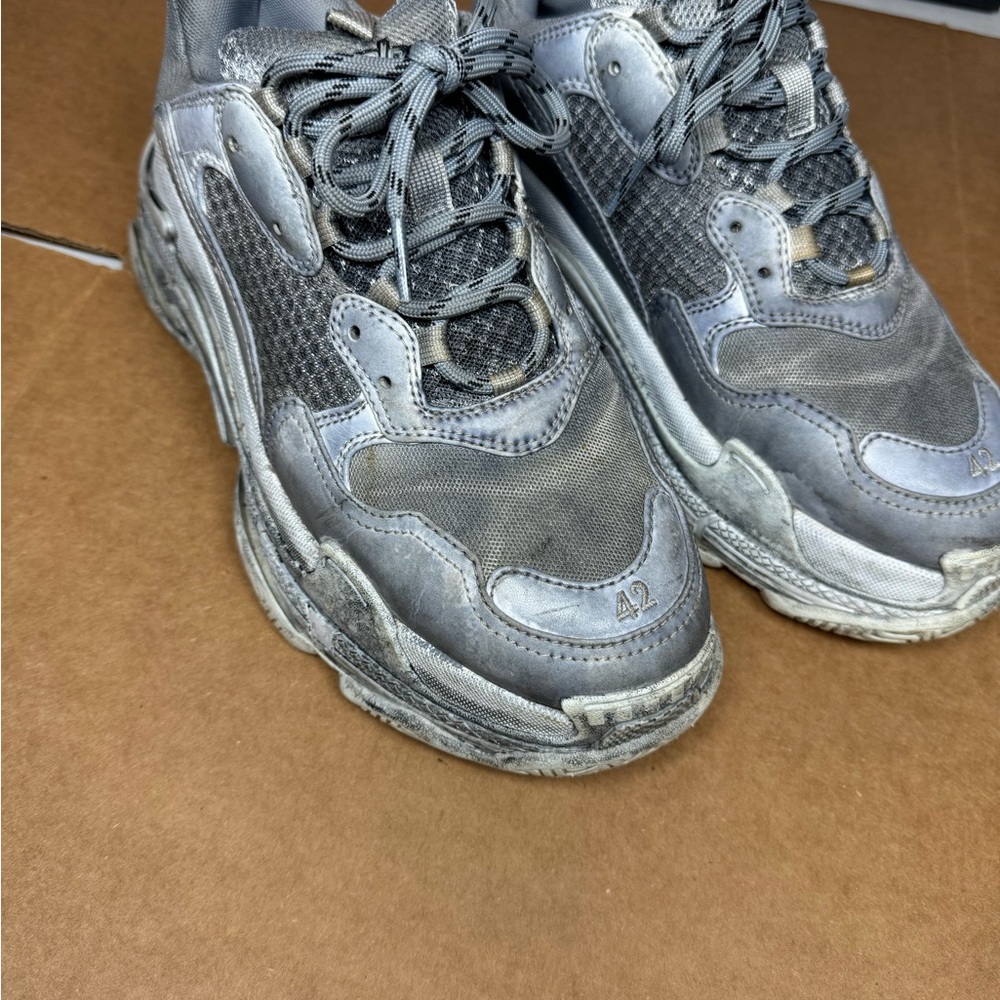 Balenciaga Faded Gray Triple S - Picture 3 of 3